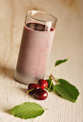 Zimny sok wiśniowy © Justyna Kaminska