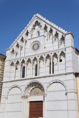 Fototapeta na wymiar Eglise en marbre blanc à Pise, Italie