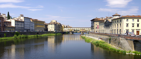 Florenz - Fluss Arno mit Ponte Vecchio