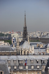 Fototapeta na wymiar La Sainte Chapelle vue de Notre Dame