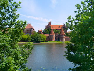 Fototapeta na wymiar średniowieczny zamek w Malborku