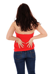 Junge Frau klagt über Rückenschmerzen