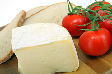 Käse,Brot und Gemüse