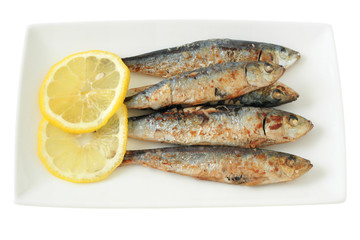 fried sardines with lemon