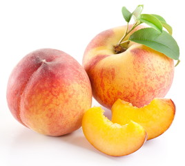 Ripe peach fruit with leaves and slises