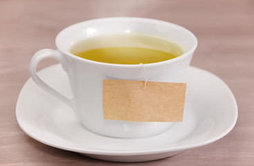 Eine Tasse Tee mit Etikett