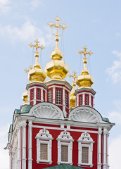 Fototapeta na wymiar Gate Church of the Novodevichy Convent