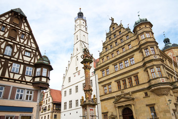 Fototapeta na wymiar Wieża ratuszowa z Rödera w Rothenburg ob der Tauber