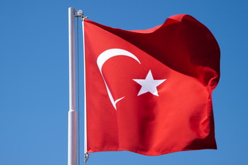 Турецкий флаг на ветру