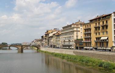 Fototapeta na wymiar Fleuve Arno à Florence, Italie
