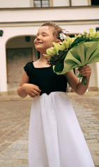 Little girl with a beautiful bouquet of flowers - obrazy, fototapety, plakaty