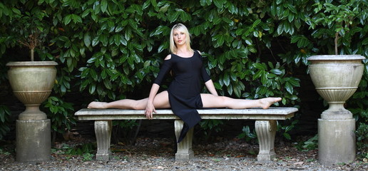 ballerina su panchina