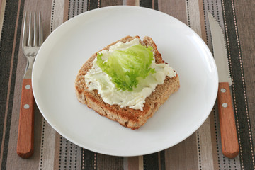 toast with lettuce and cream cheese