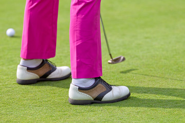 Obraz premium putt on golf course