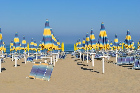 Ombrelloni sulla spiaggia