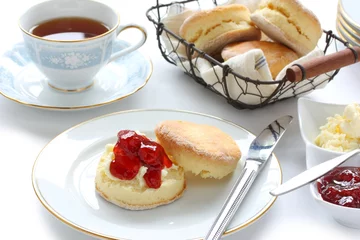 Photo sur Plexiglas Buffet, Bar scone with strawberry jam and clotted cream , cream tea