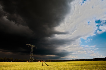 Surreale Gewitter-Stimmung, Unwetter droht