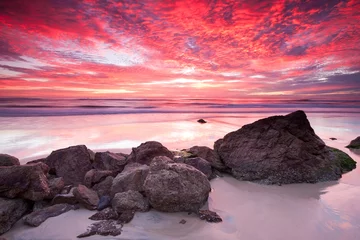 Gordijnen Australisch zeegezicht bij zonsopgang met rijk aan rode kleur © p a w e l