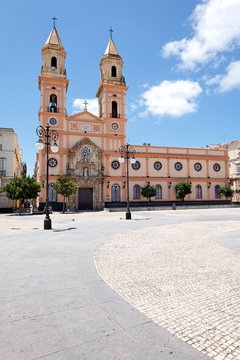 Plaza San Antonio und Kirche in Cádiz, Spanien