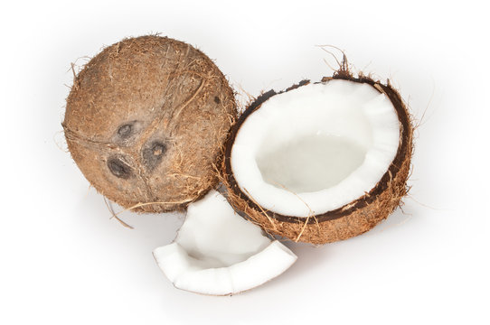 Zwei Kokosnüsse - Eine offen, eine geschlossen