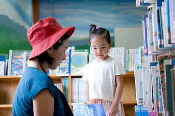図書館と女の子