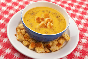 Vegetable cream soup and bread