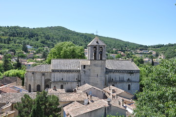 Fototapeta na wymiar Kirche in der Provence