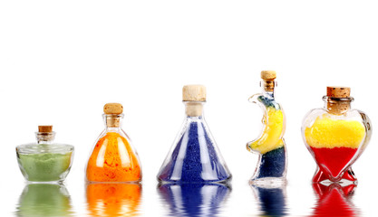 Bottiglie colorare con sali per bagni rilassanti