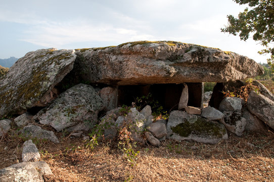 Sardinia, Italy: Dolmen "Ladas" in Luras