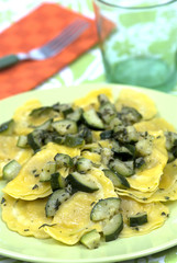 ravioli con zucchine