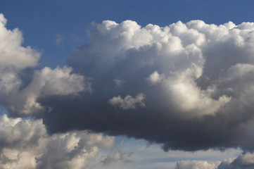 Fototapeta na wymiar pływające chmury