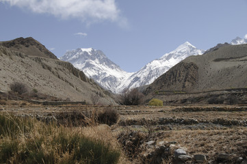 Fototapeta na wymiar Widok na masyw Annapurny górskiej miejscowości Kagbeni, Mustang