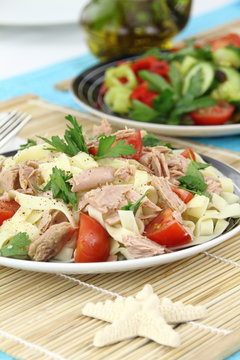 Tagliatelle pasta with tuna, parsley and cherry tomatoes