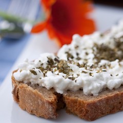 Brot mit Frischkäse