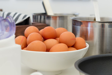 Schale mit Eiern