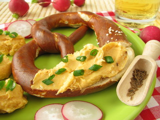 Brezel mit Obazda