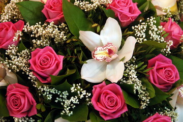 blumenstrauß - rosen und orchidee