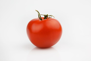 Tomate auf  weißem Hintergund