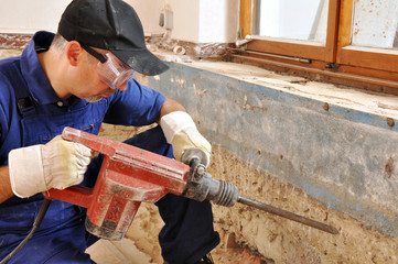Handwerker mit Bohrhammer