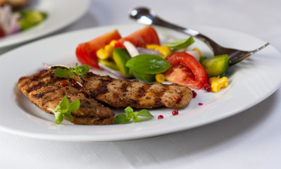 Grilled chicken fillet with vegtables