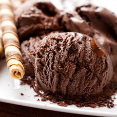 Chocolate ice cream with dark chocolate