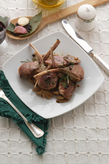 Carne de venado asada con setas