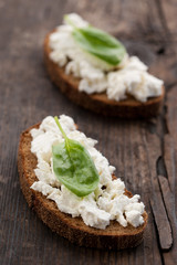 Sandwich with cottage cheese and spinach