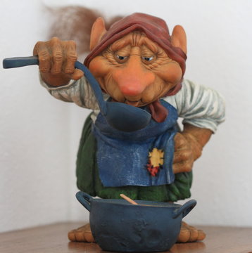 Troll con mestolo e pentola