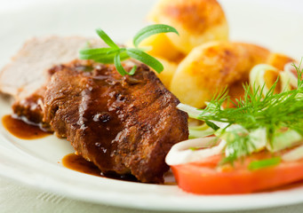 Spicy roast pork with vegetables and sauce
