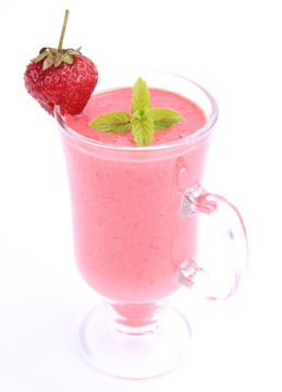 Strawberry shake decorated with a strawberry and mint