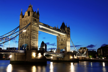 Fototapeta na wymiar Evening Tower Bridge, London, GB