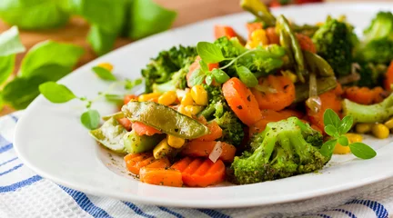 Photo sur Plexiglas Légumes Mixed roasted vegetables with herbs