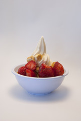 Cheesecake Frozen Yogurt with Strawberries