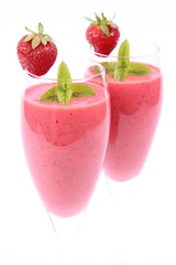 Strawberry shake in champagne glasses with strawberry and mint